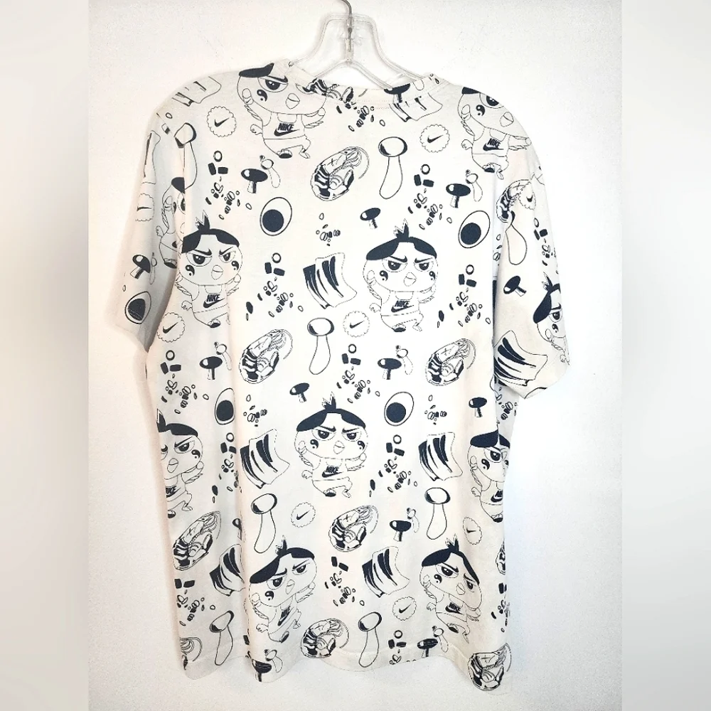 Nike Men's White & Black Character Graphic Tee Shirt Baggy 100% Cotton, sz MD